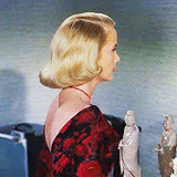 hitchblonde-eva.gif