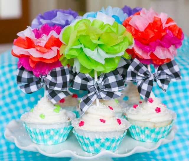 DIY Pom Pom Cupcakes