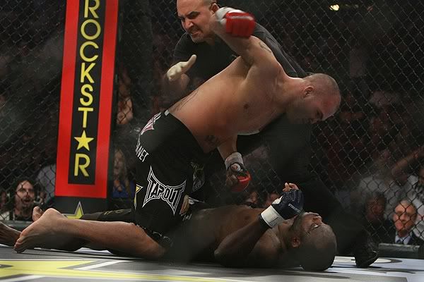 Lawler KO's Manhoef