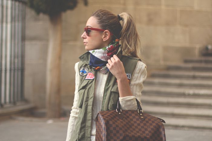 Casual look Priscila Betancort, Carlos Toun, Louis Vuitton, Damier, Speedy 35, military vest, rayban,