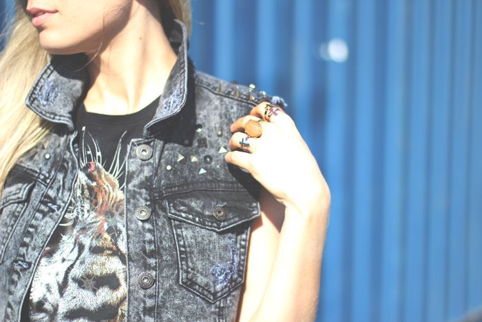 Studded Vest MY SHOWROOM, Zara, PullBear, Pilar Burgos, aztec, studded spike, vest, grey look, street style, Las Palmas de Gran Canaria, Priscila Betancort, mixprints