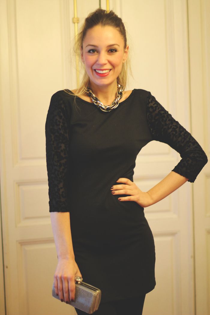 Black dress My Showroom, Priscila Betancort, Carlos Toun, Black dress, vestido negro, vestido ajustado, labios rojos