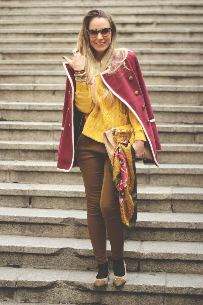 Comfy look La señorita, My Showroom, Priscila Betancort, Carlos Toun, Street Style, Aïta, jersey Mostaza, burgundy coat, mostaza, military, prada sunglasses