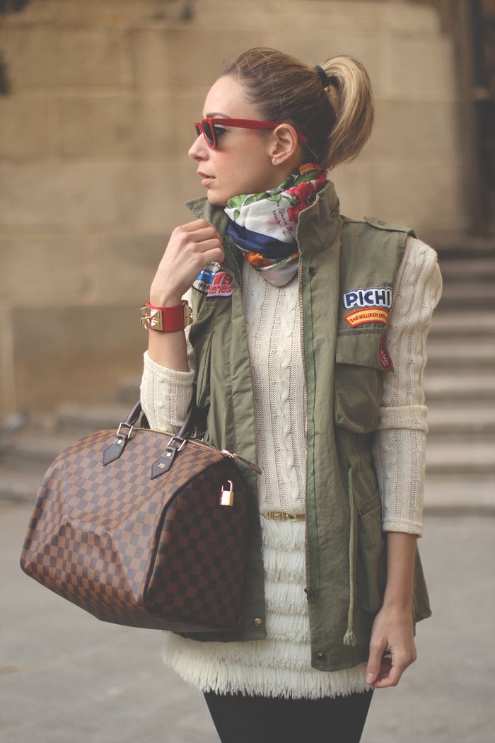 Outfit Priscila Betancort, Carlos Toun, Louis Vuitton, Damier, Speedy 35, Outfit, street style, chaleco militar, military vest, vestido de punto, hermès