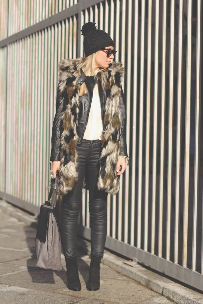 Chaleco pelos MY SHOWROOM, queen's Wardrobe, Zara, Stradivarius, romwe, DayaDay, black and white, casual look, cazadora de cuero, chaleco de pelo, blanco y negro, fashion blogger, Priscila Betancort, Carlos Toun,